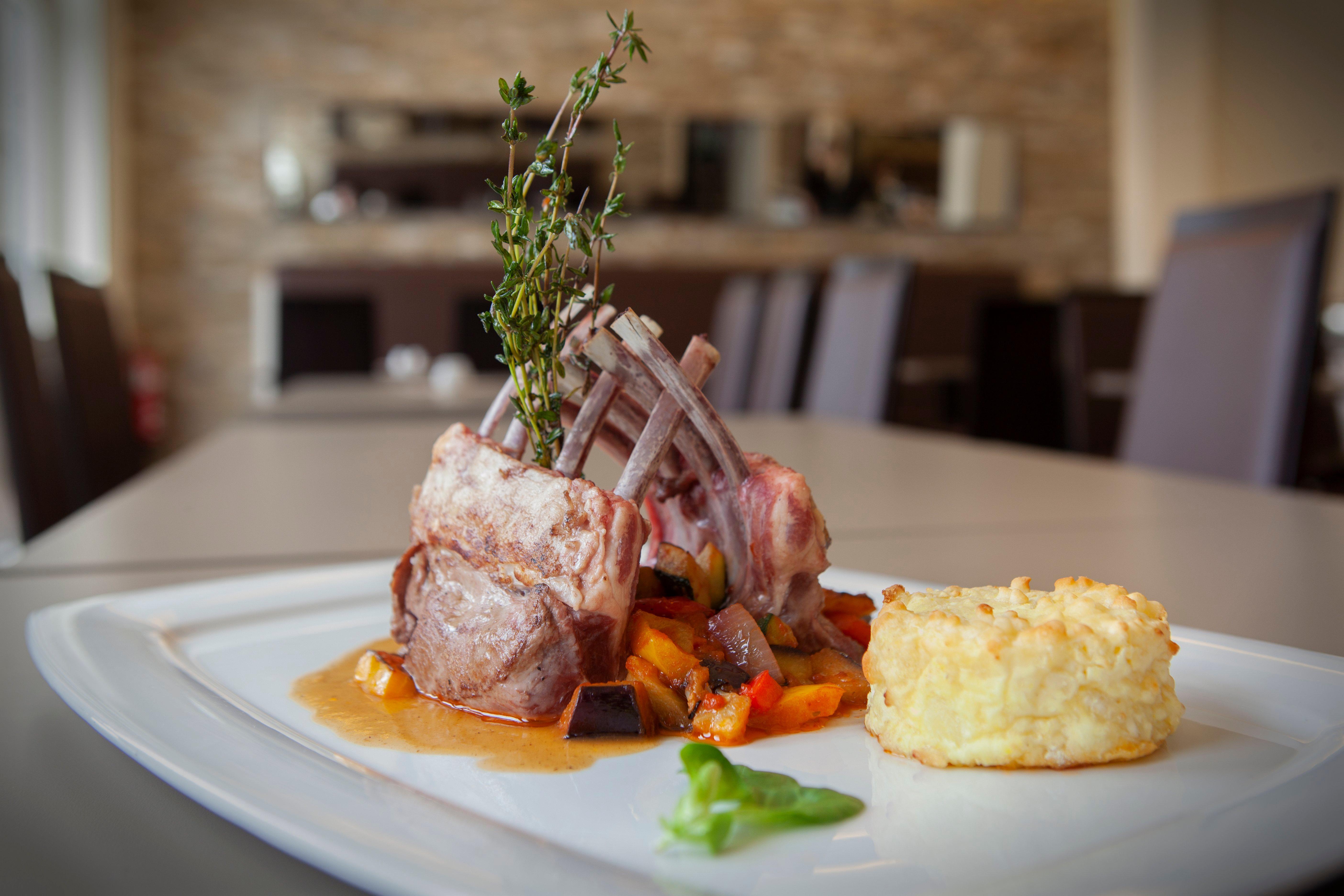 Willow Restaurant Hotel 4*