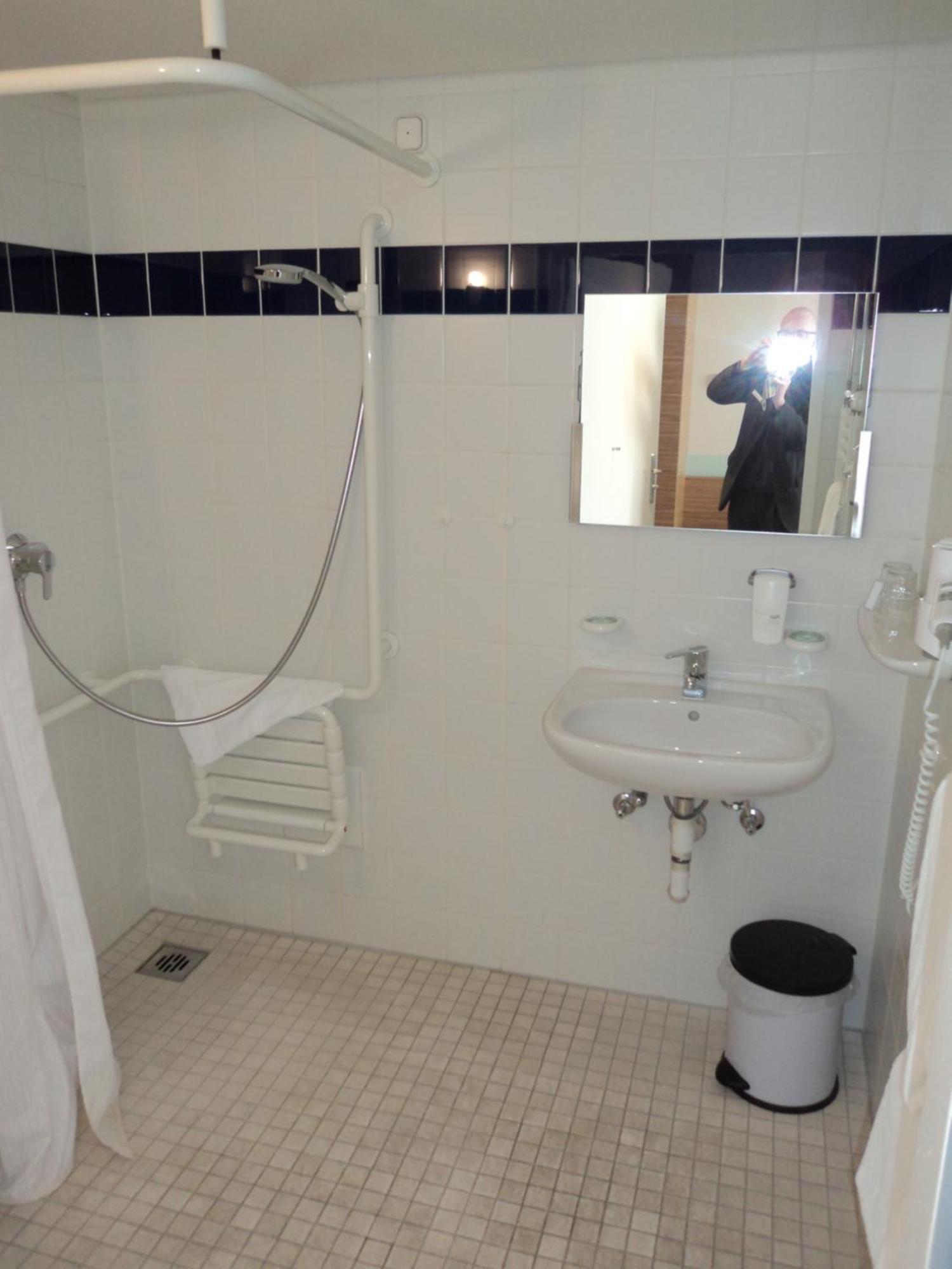 Willow Restaurant Hotel 4*