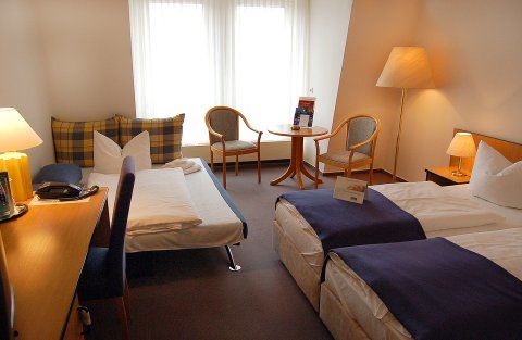 Willow Restaurant Hotel 4*